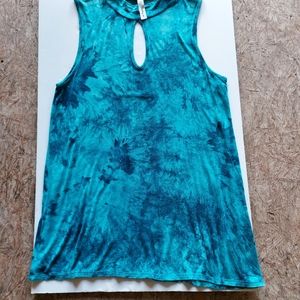 Destiny One Tie Dyed Sleeveless Size 1X Keyhole front ....96% Rayon, 4% Spandex